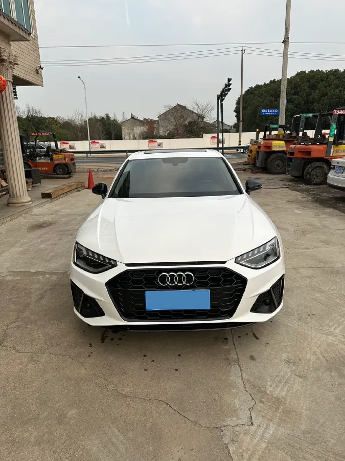 2022 Audi A4L 2.0T 190HP L4 7DCT,autocango,china used car exporter,china ev exporter,chinese used car exporter,chinese used ev exporter