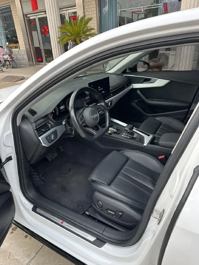 2022 Audi A4L 2.0T 190HP L4 7DCT,autocango,china used car exporter,china ev exporter,chinese used car exporter,chinese used ev exporter