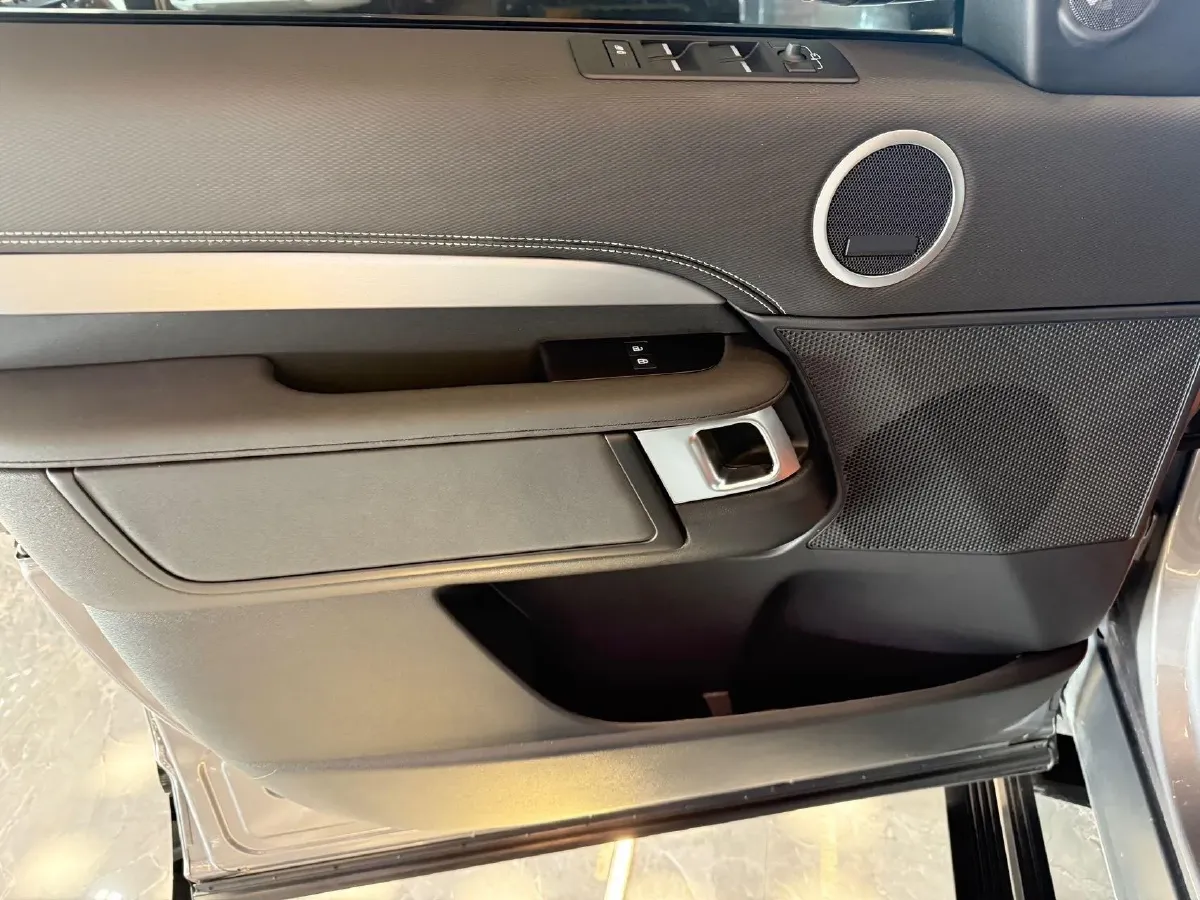 2023 Land Rover Discovery 3.0T 360HP L6 8AT,autocango,china used car exporter,china ev exporter,chinese used car exporter,chinese used ev exporter