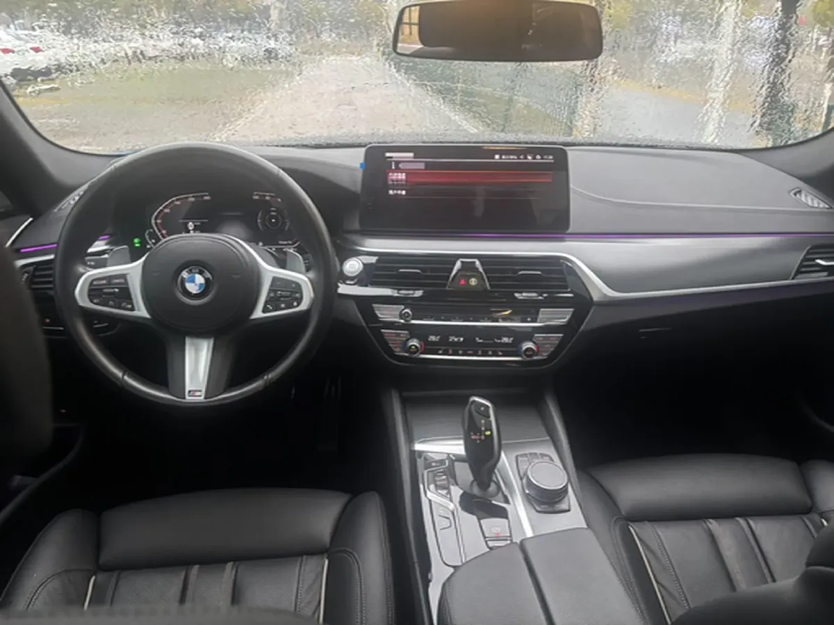 2022 BMW 5 Series 2.0T 252HP L4 8AT,autocango,china used car exporter,china ev exporter,chinese used car exporter,chinese used ev exporter