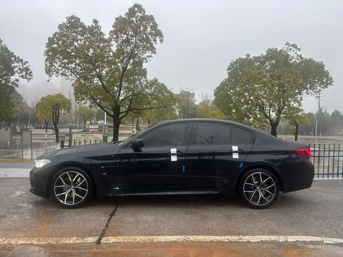 2022 BMW 5 Series 2.0T 252HP L4 8AT,autocango,china used car exporter,china ev exporter,chinese used car exporter,chinese used ev exporter