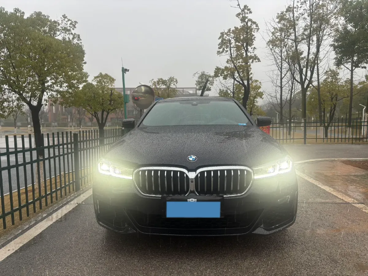 2022 BMW 5 Series 2.0T 252HP L4 8AT,autocango,china used car exporter,china ev exporter,chinese used car exporter,chinese used ev exporter