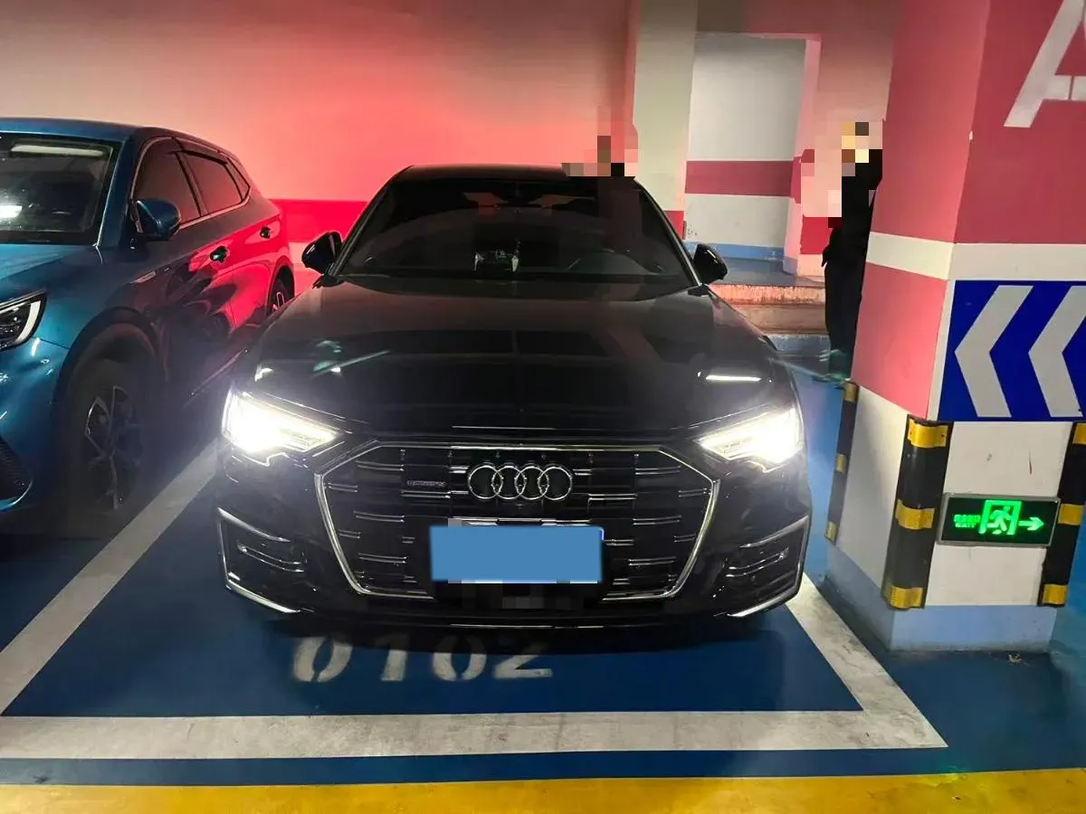 2024 Audi A6L 2.0T 245HP L4 7DCT,autocango,china used car exporter,china ev exporter,chinese used car exporter,chinese used ev exporter