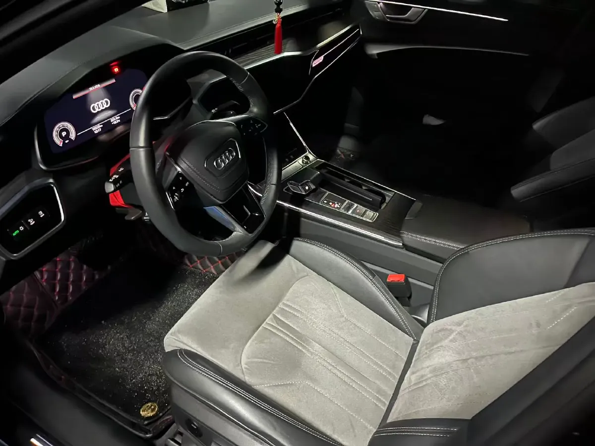 2024 Audi A6L 2.0T 245HP L4 7DCT,autocango,china used car exporter,china ev exporter,chinese used car exporter,chinese used ev exporter