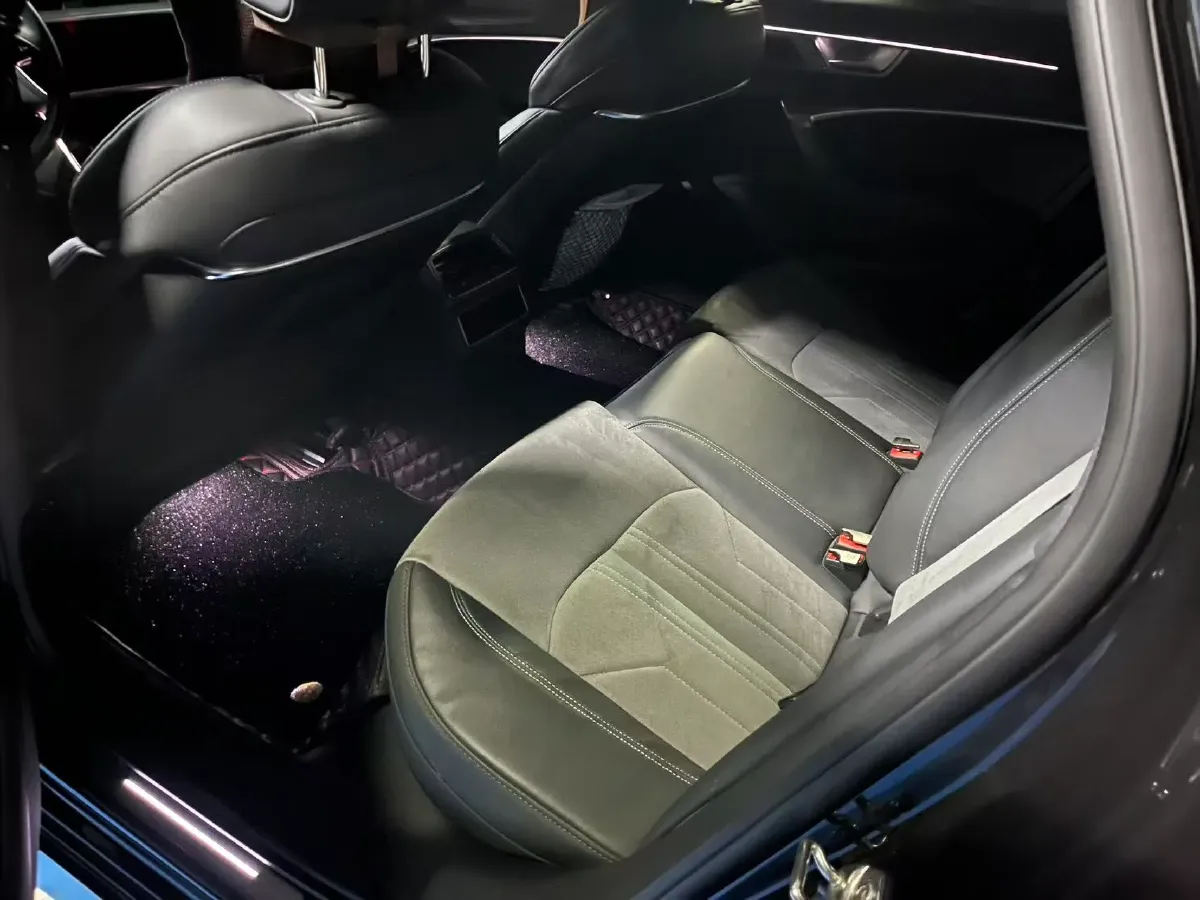 2024 Audi A6L 2.0T 245HP L4 7DCT,autocango,china used car exporter,china ev exporter,chinese used car exporter,chinese used ev exporter