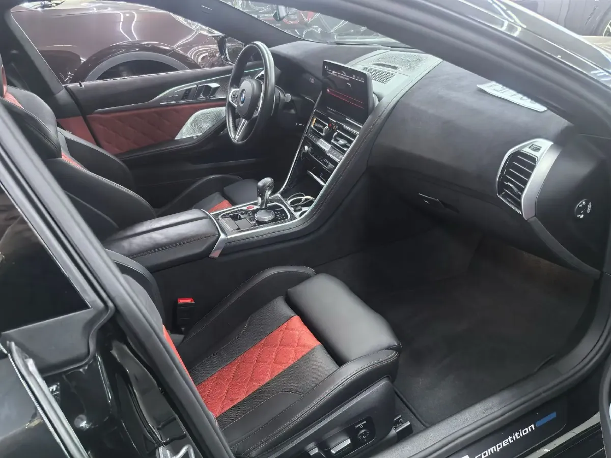 2020 BMW M8 4.4T 625HP V8 8AT,autocango,china used car exporter,china ev exporter,chinese used car exporter,chinese used ev exporter