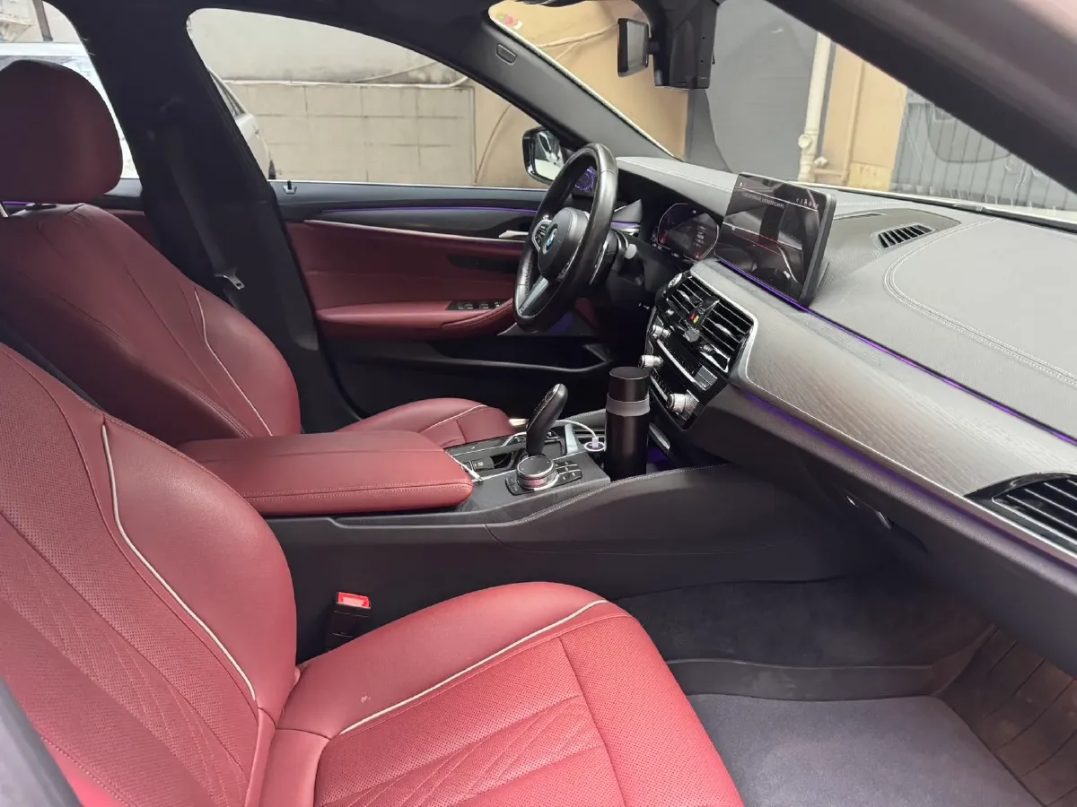 2022 BMW 5 Series 2.0T 252HP L4 8AT,autocango,china used car exporter,china ev exporter,chinese used car exporter,chinese used ev exporter