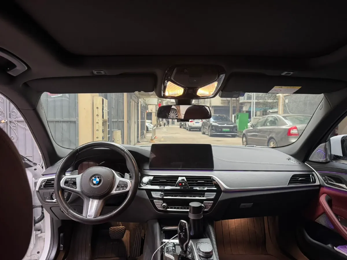 2022 BMW 5 Series 2.0T 252HP L4 8AT,autocango,china used car exporter,china ev exporter,chinese used car exporter,chinese used ev exporter