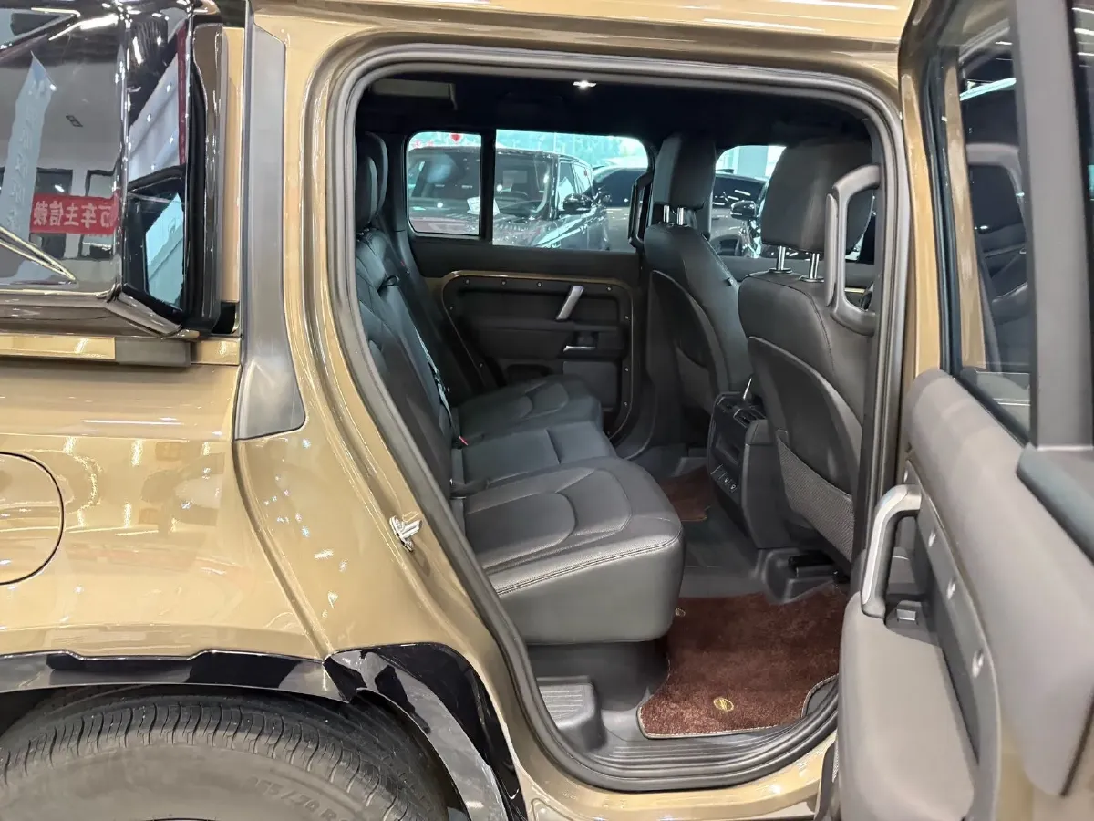 2023 Land Rover Defender 3.0T 400HP L6 8AT,autocango,china used car exporter,china ev exporter,chinese used car exporter,chinese used ev exporter