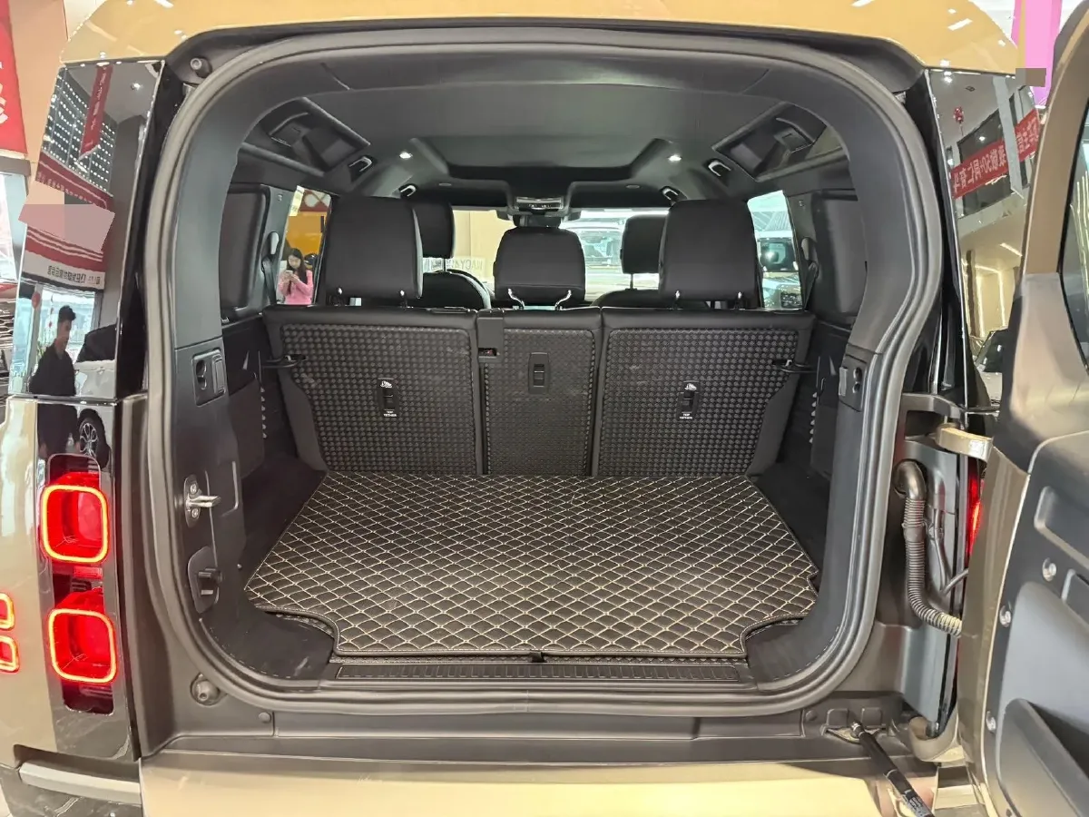 2023 Land Rover Defender 3.0T 400HP L6 8AT,autocango,china used car exporter,china ev exporter,chinese used car exporter,chinese used ev exporter