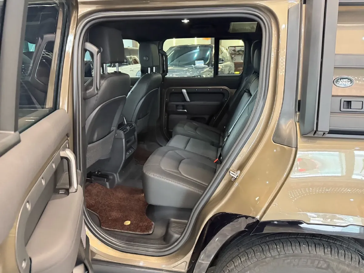 2023 Land Rover Defender 3.0T 400HP L6 8AT,autocango,china used car exporter,china ev exporter,chinese used car exporter,chinese used ev exporter