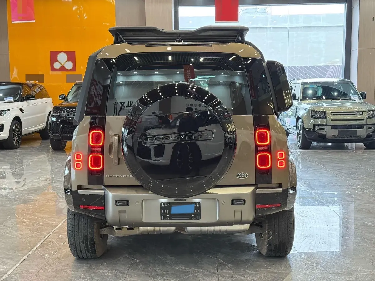 2023 Land Rover Defender 3.0T 400HP L6 8AT,autocango,china used car exporter,china ev exporter,chinese used car exporter,chinese used ev exporter