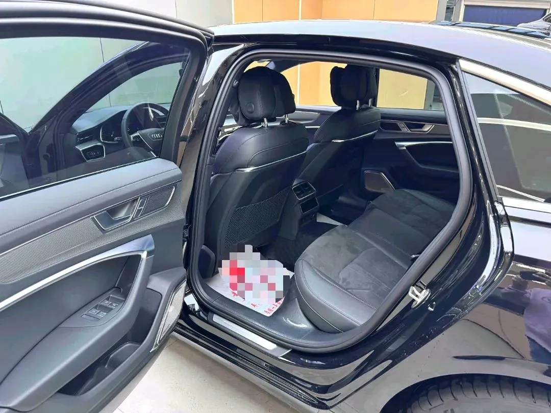 2023 Audi A6L 2.0T 245HP L4 7DCT,autocango,china used car exporter,china ev exporter,chinese used car exporter,chinese used ev exporter