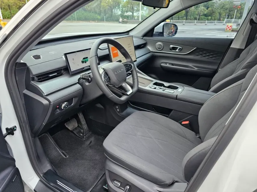 2025 Chery Tiggo 8 Plus 1.6T 197HP L4 7DCT,autocango,china used car exporter,china ev exporter,chinese used car exporter,chinese used ev exporter