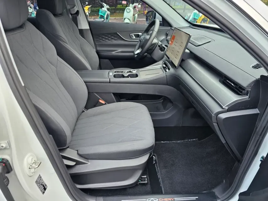 2025 Chery Tiggo 8 Plus 1.6T 197HP L4 7DCT,autocango,china used car exporter,china ev exporter,chinese used car exporter,chinese used ev exporter