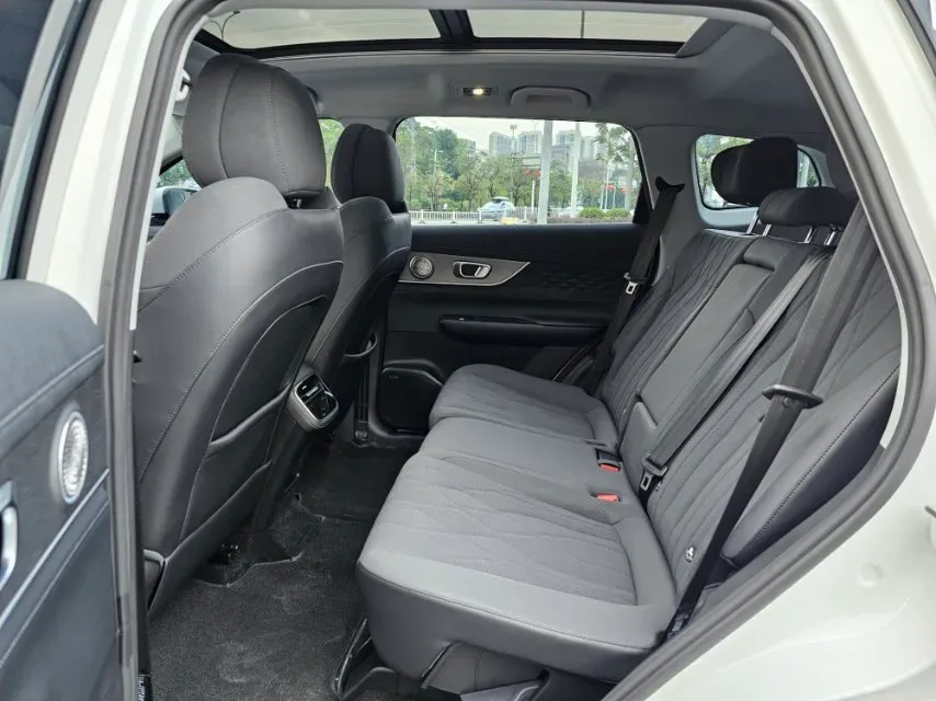 2025 Chery Tiggo 8 Plus 1.6T 197HP L4 7DCT,autocango,china used car exporter,china ev exporter,chinese used car exporter,chinese used ev exporter