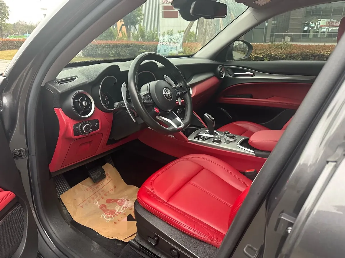 2020 Alfa Romeo Stelvio 2.0T 280HP L4 8AT,autocango,china used car exporter,china ev exporter,chinese used car exporter,chinese used ev exporter