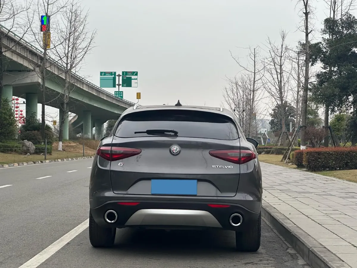 2020 Alfa Romeo Stelvio 2.0T 280HP L4 8AT,autocango,china used car exporter,china ev exporter,chinese used car exporter,chinese used ev exporter
