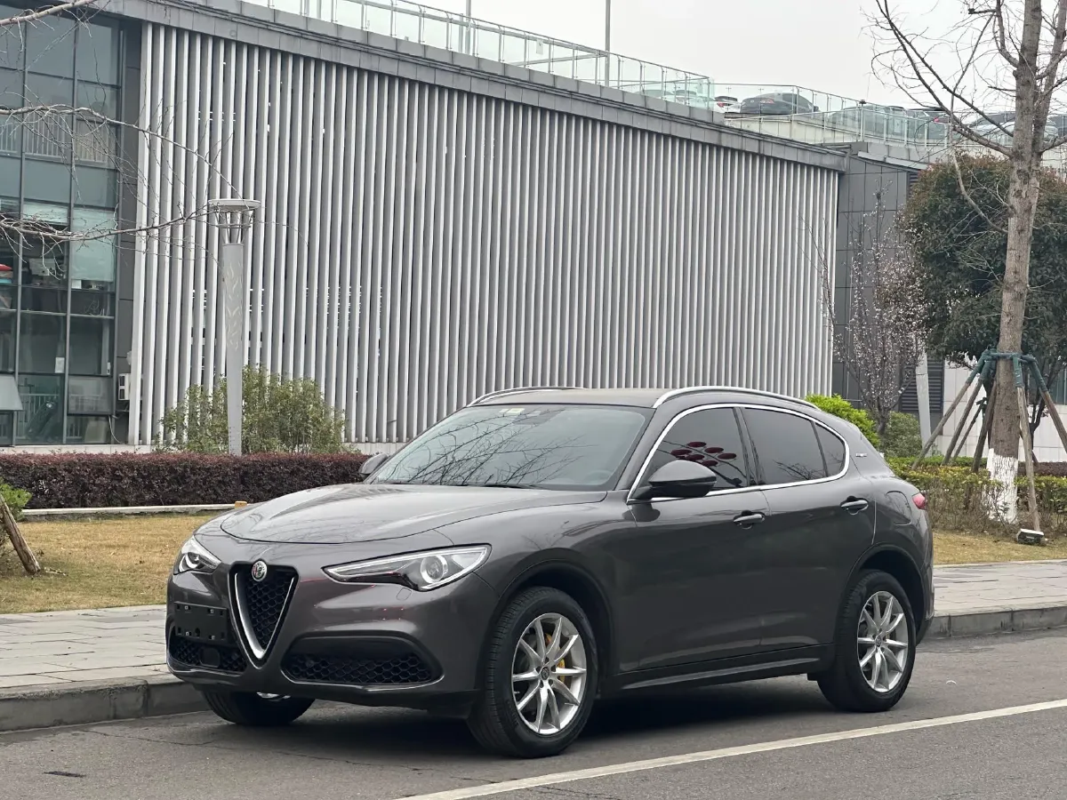 2020 Alfa Romeo Stelvio 2.0T 280HP L4 8AT,autocango,china used car exporter,china ev exporter,chinese used car exporter,chinese used ev exporter