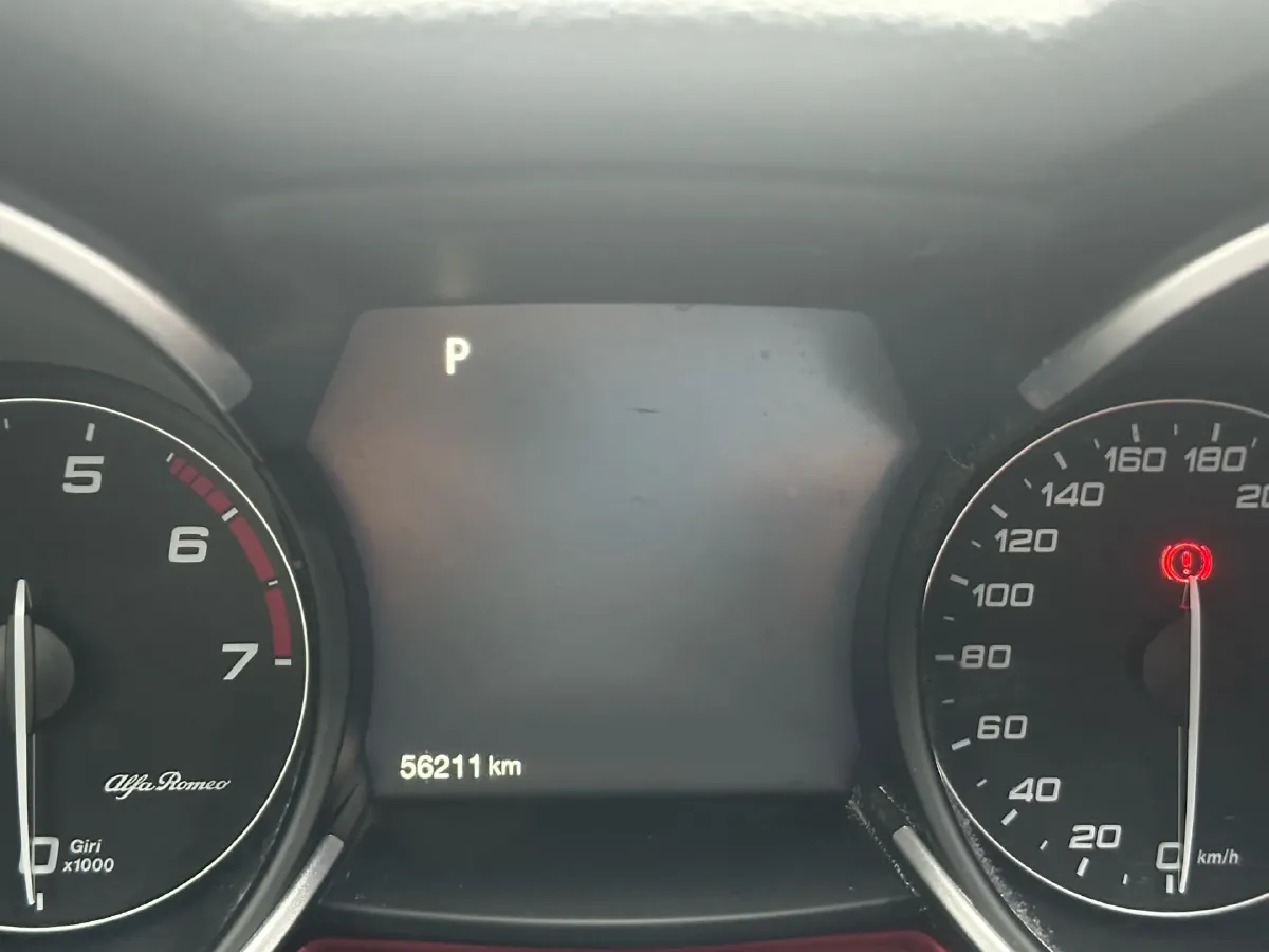 2020 Alfa Romeo Stelvio 2.0T 280HP L4 8AT,autocango,china used car exporter,china ev exporter,chinese used car exporter,chinese used ev exporter