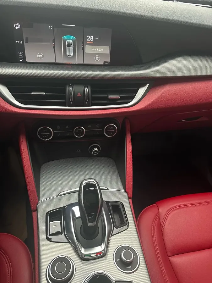 2020 Alfa Romeo Stelvio 2.0T 280HP L4 8AT,autocango,china used car exporter,china ev exporter,chinese used car exporter,chinese used ev exporter