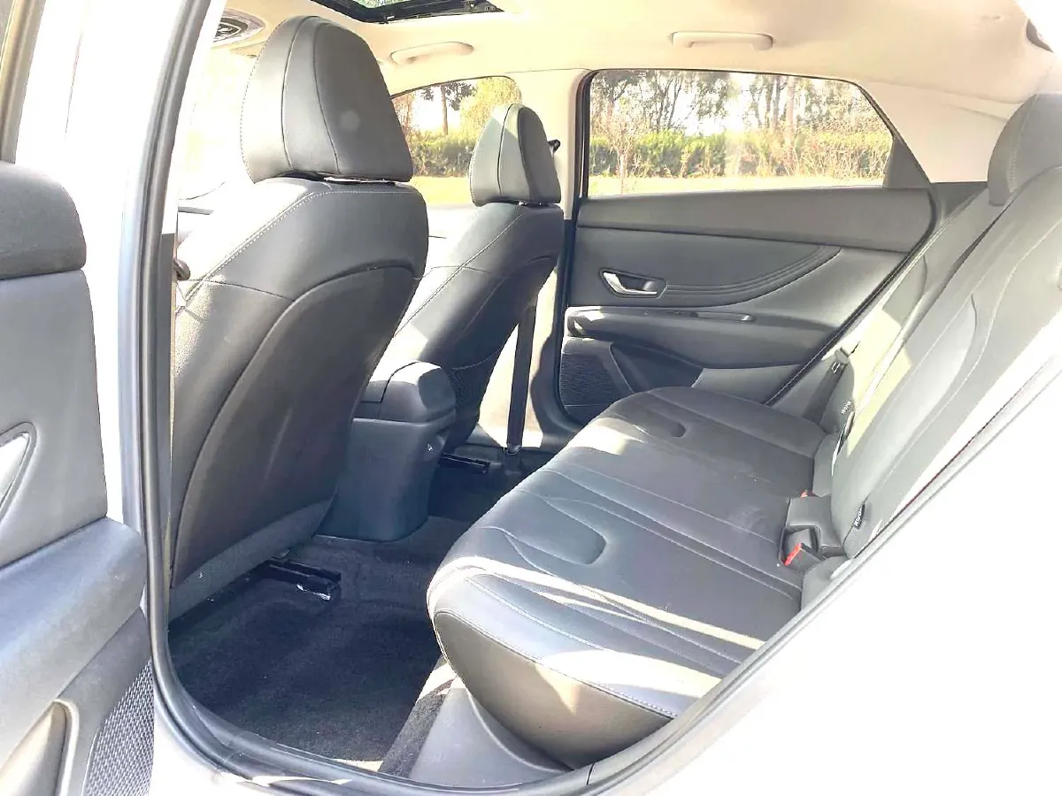 2021 Hyundai Elantra 1.5L 115HP L4 CVT,autocango,china used car exporter,china ev exporter,chinese used car exporter,chinese used ev exporter