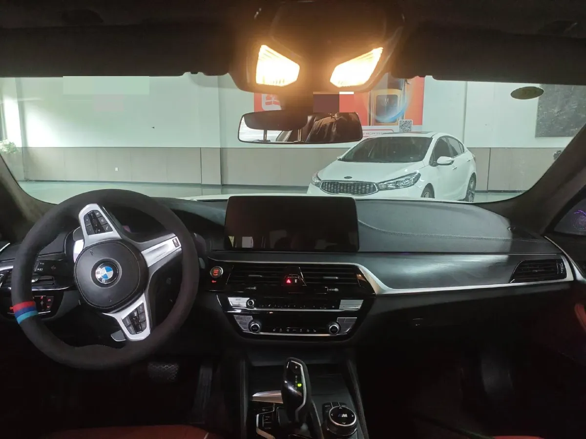 2022 BMW 5 Series 2.0T 252HP L4 8AT,autocango,china used car exporter,china ev exporter,chinese used car exporter,chinese used ev exporter