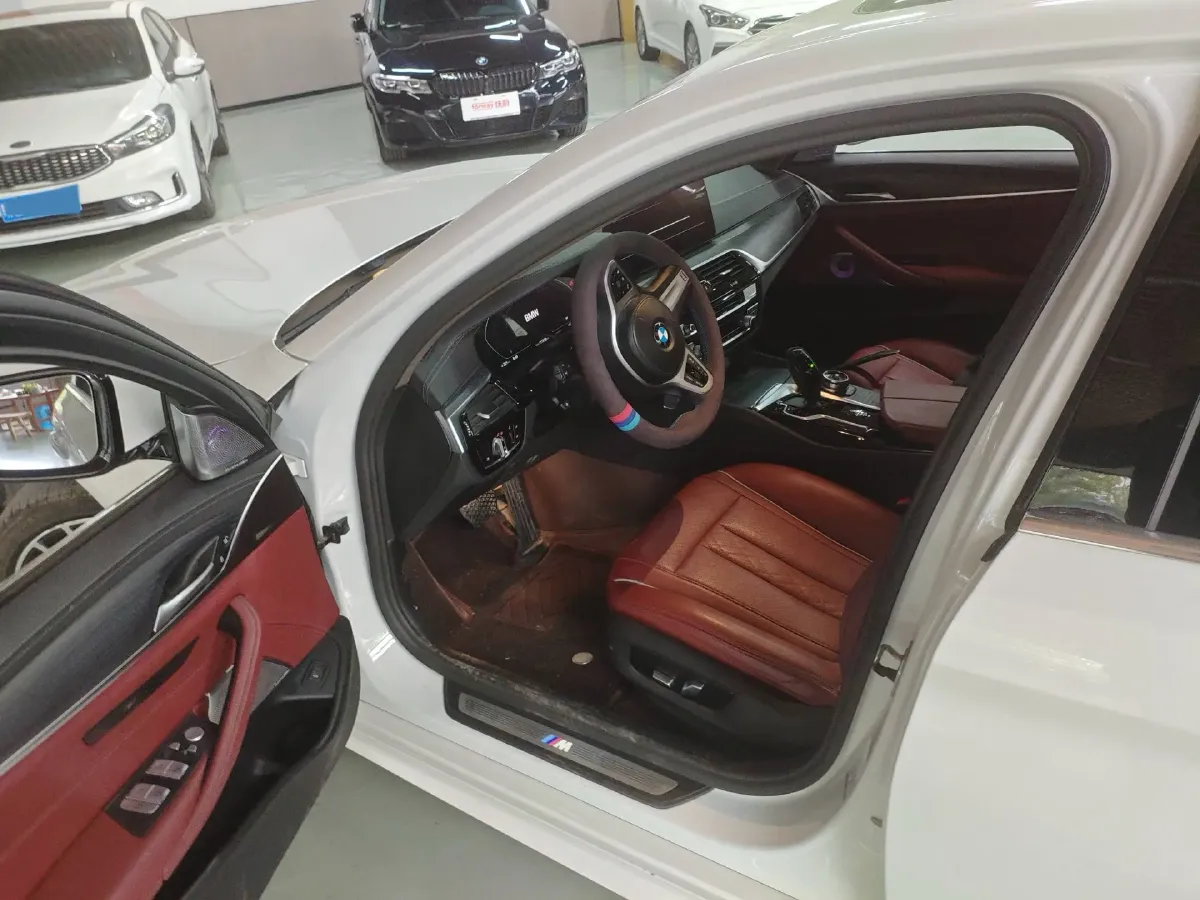 2022 BMW 5 Series 2.0T 252HP L4 8AT,autocango,china used car exporter,china ev exporter,chinese used car exporter,chinese used ev exporter