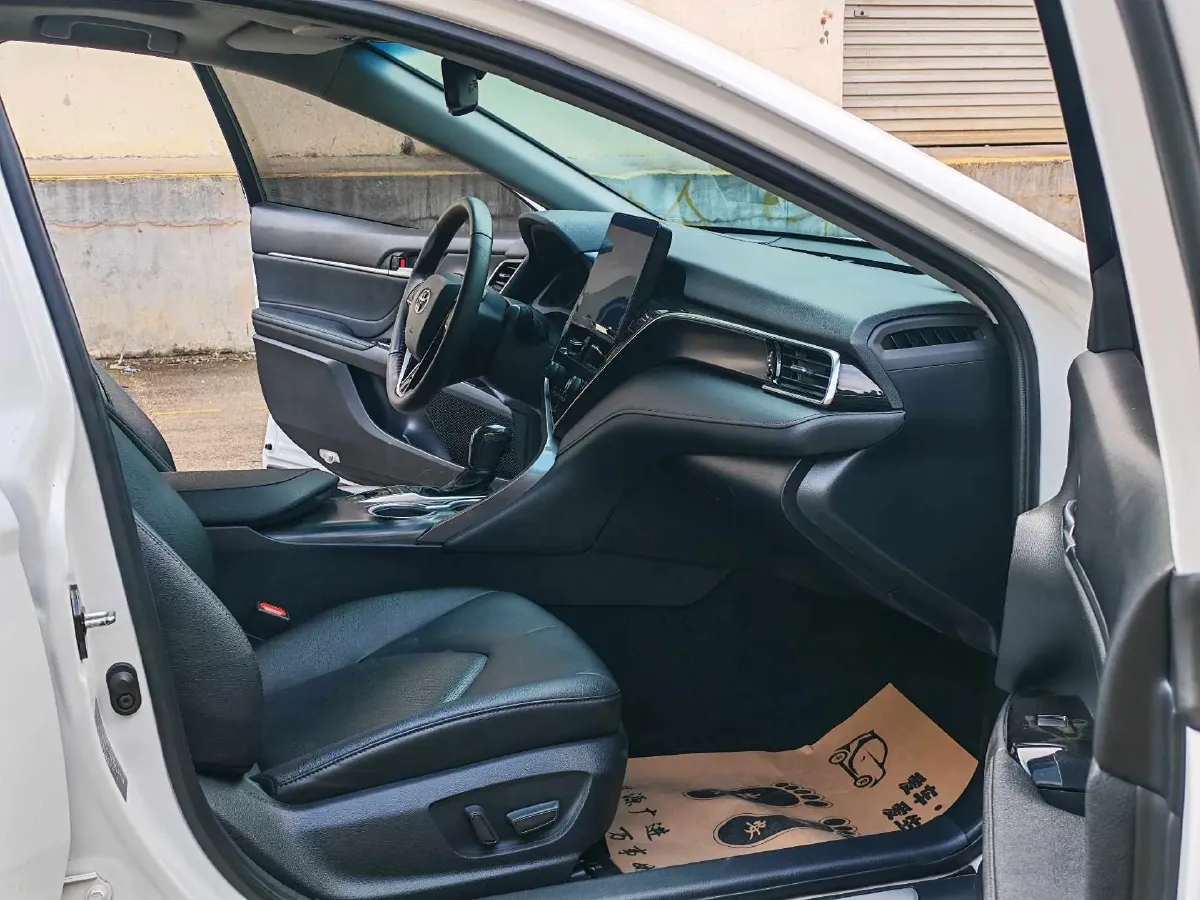 2021 Toyota Camry 2.5L 209HP L4 8AT,autocango,china used car exporter,china ev exporter,chinese used car exporter,chinese used ev exporter