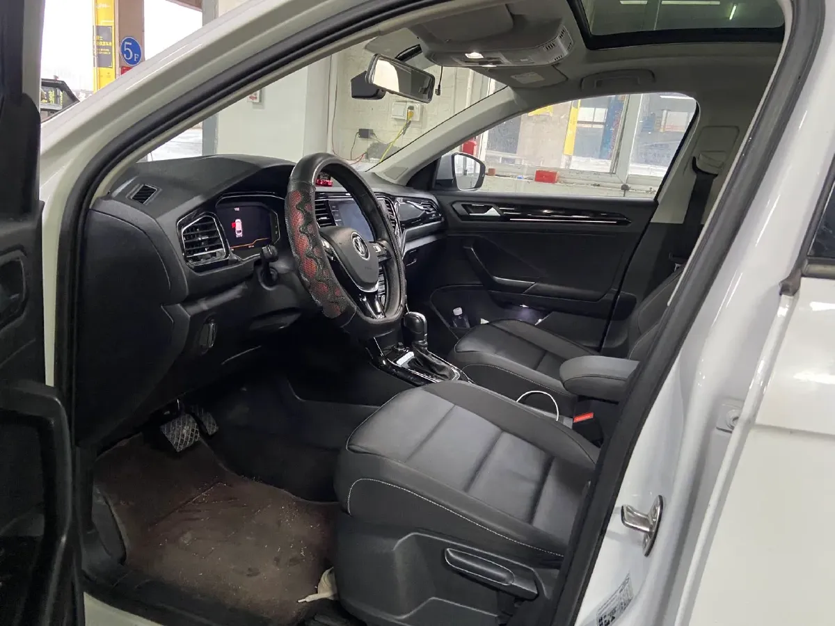 2021 Volkswagen T-Roc 1.4T 150HP L4 7DCT,autocango,china used car exporter,china ev exporter,chinese used car exporter,chinese used ev exporter