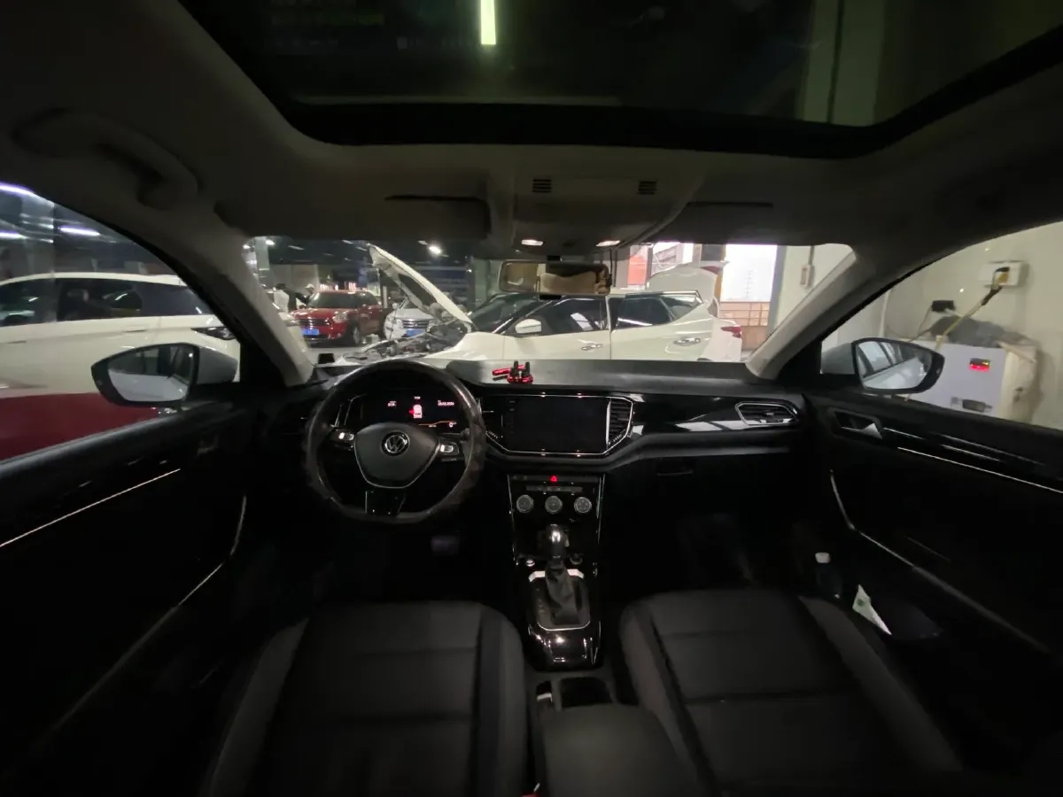 2021 Volkswagen T-Roc 1.4T 150HP L4 7DCT,autocango,china used car exporter,china ev exporter,chinese used car exporter,chinese used ev exporter