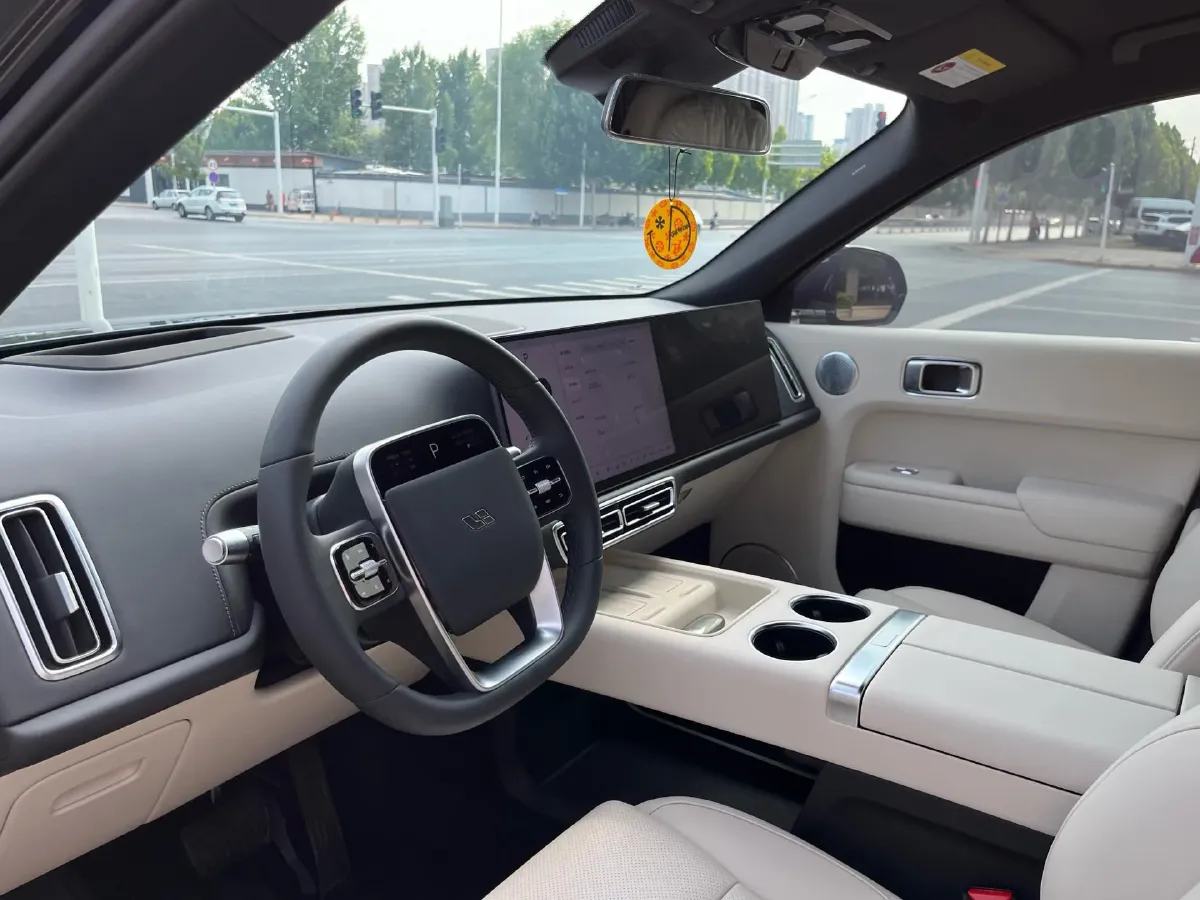 2024 Volvo S60 2.0T 197HP L4 7DCT,autocango,china used car exporter,china ev exporter,chinese used car exporter,chinese used ev exporter