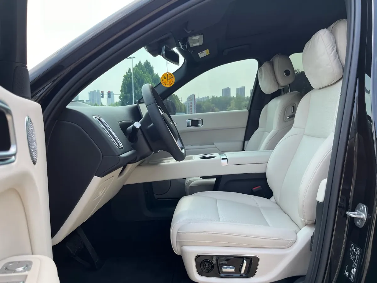 2024 Volvo S60 2.0T 197HP L4 7DCT,autocango,china used car exporter,china ev exporter,chinese used car exporter,chinese used ev exporter