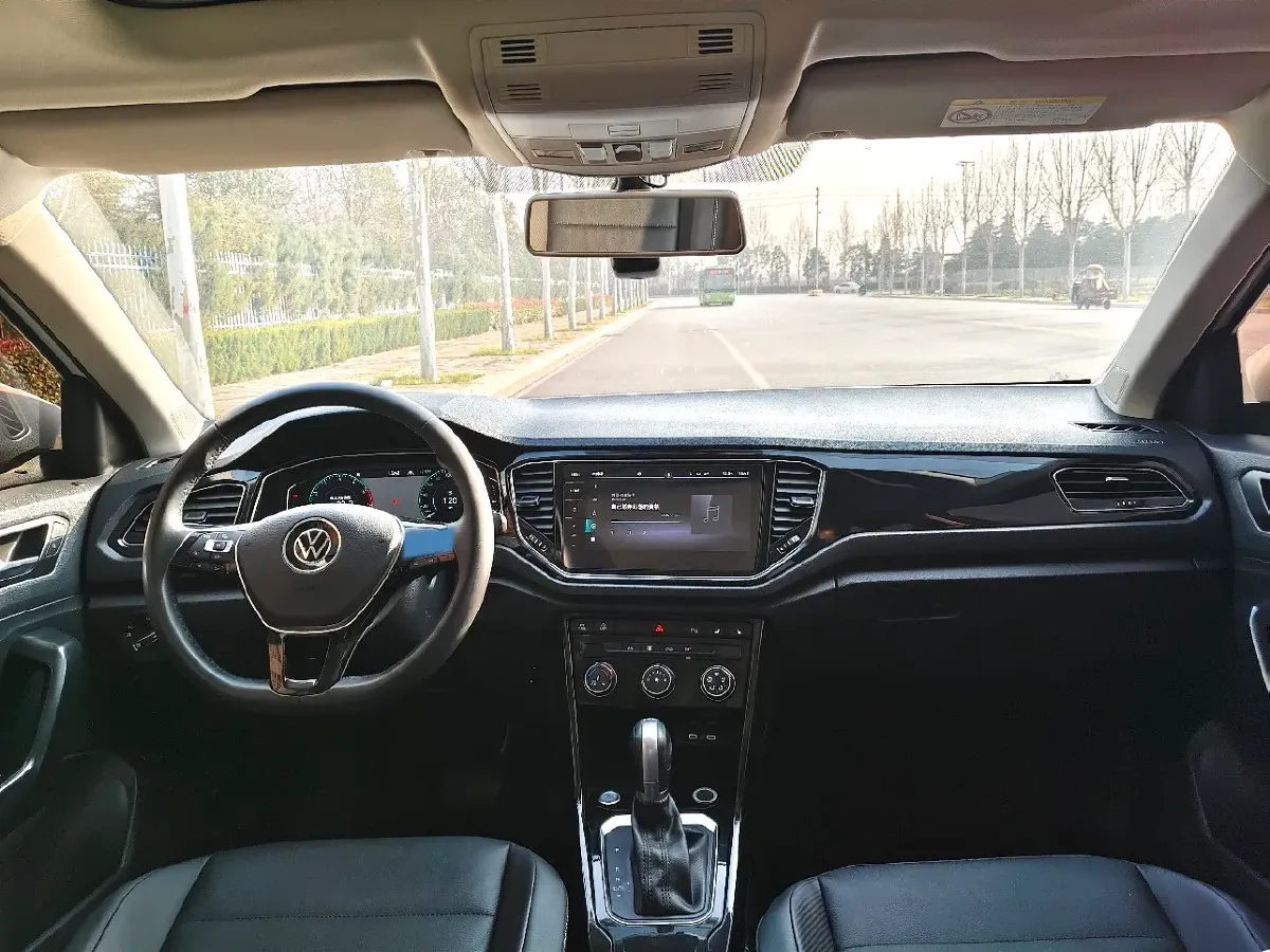 2022 Volkswagen T-Roc 1.4T 150HP L4 7DCT,autocango,china used car exporter,china ev exporter,chinese used car exporter,chinese used ev exporter