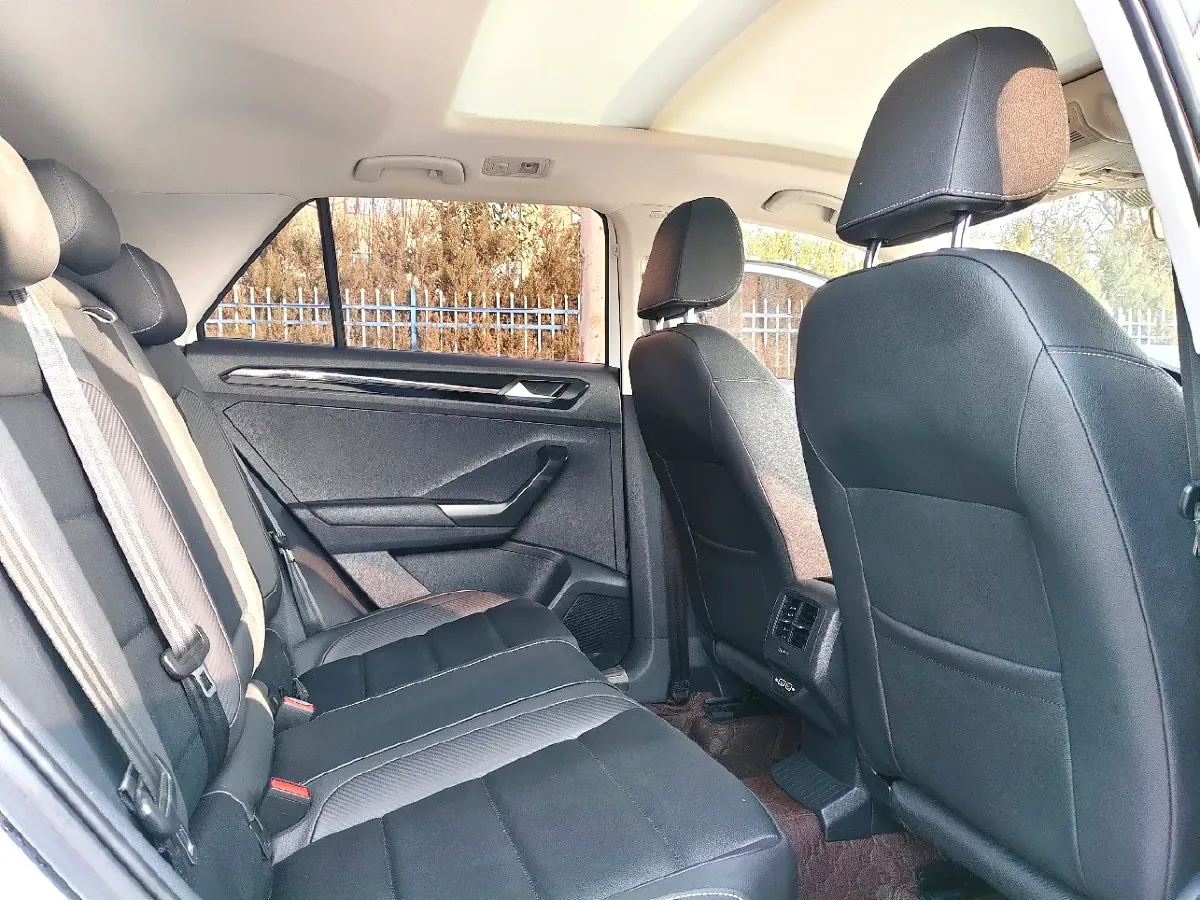 2022 Volkswagen T-Roc 1.4T 150HP L4 7DCT,autocango,china used car exporter,china ev exporter,chinese used car exporter,chinese used ev exporter