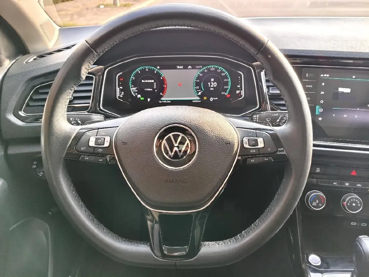 2022 Volkswagen T-Roc 1.4T 150HP L4 7DCT,autocango,china used car exporter,china ev exporter,chinese used car exporter,chinese used ev exporter