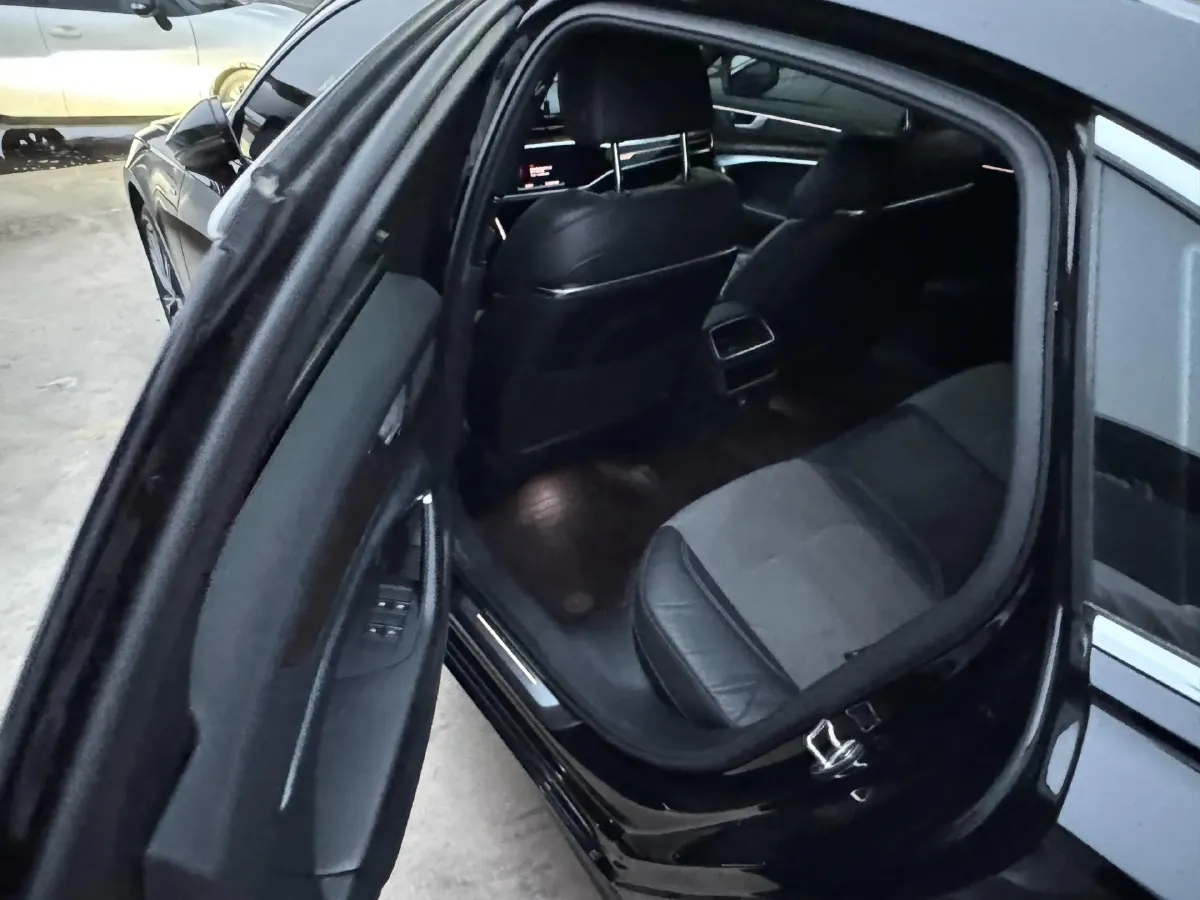 2022 Audi A6L 2.0T 224HP L4 7DCT,autocango,china used car exporter,china ev exporter,chinese used car exporter,chinese used ev exporter