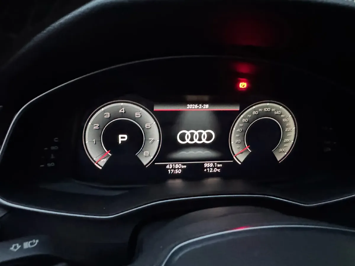 2022 Audi A6L 2.0T 224HP L4 7DCT,autocango,china used car exporter,china ev exporter,chinese used car exporter,chinese used ev exporter