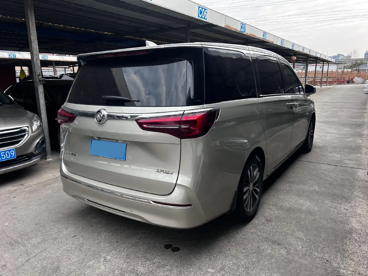 2022 Buick GL8 2.0T 237HP L4 9AT,autocango,china used car exporter,china ev exporter,chinese used car exporter,chinese used ev exporter
