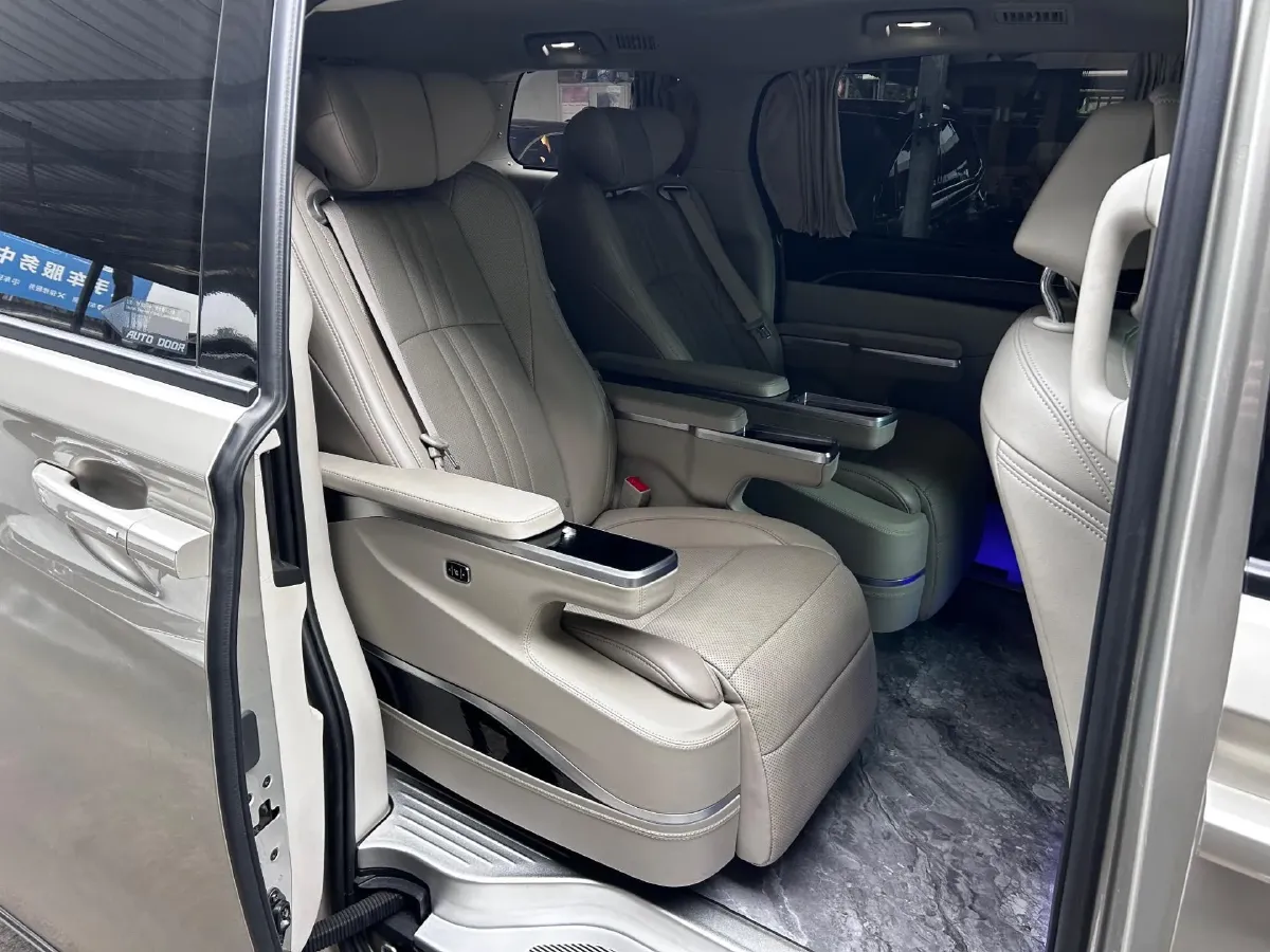 2022 Buick GL8 2.0T 237HP L4 9AT,autocango,china used car exporter,china ev exporter,chinese used car exporter,chinese used ev exporter