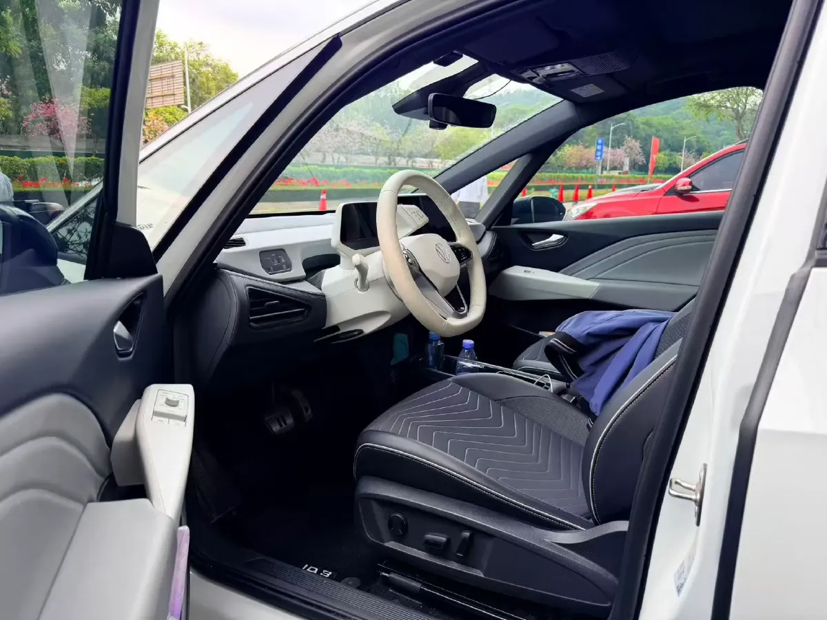 2024 Volkswagen ID.3 BEV 52.8KWH,autocango,china used car exporter,china ev exporter,chinese used car exporter,chinese used ev exporter