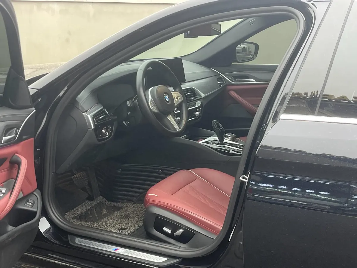 2022 BMW 5 Series 2.0T 252HP L4 8AT,autocango,china used car exporter,china ev exporter,chinese used car exporter,chinese used ev exporter