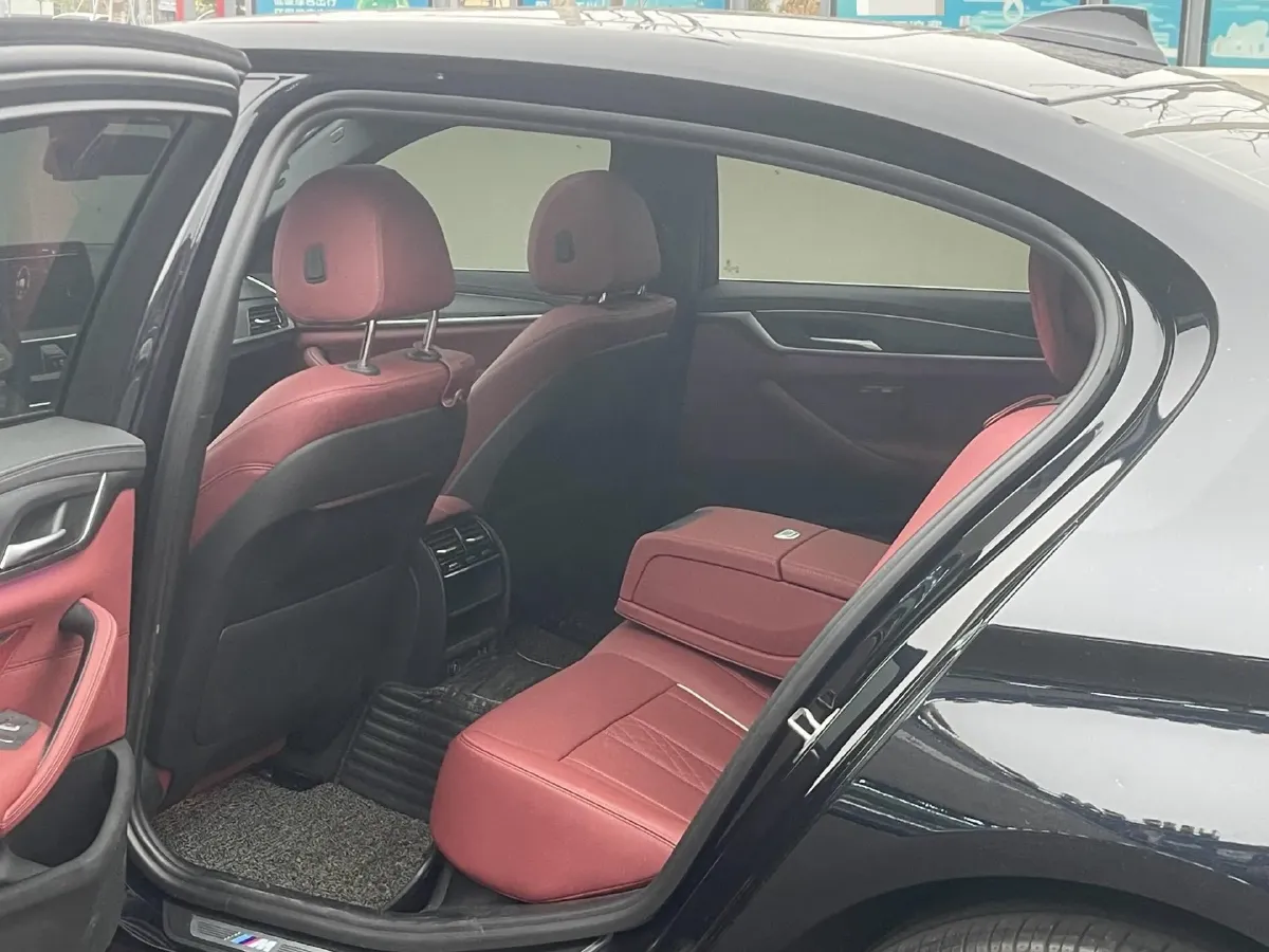 2022 BMW 5 Series 2.0T 252HP L4 8AT,autocango,china used car exporter,china ev exporter,chinese used car exporter,chinese used ev exporter