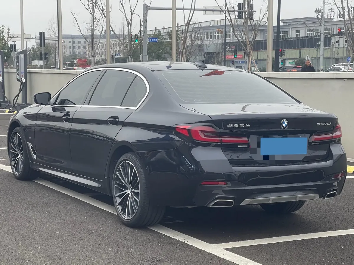 2022 BMW 5 Series 2.0T 252HP L4 8AT,autocango,china used car exporter,china ev exporter,chinese used car exporter,chinese used ev exporter