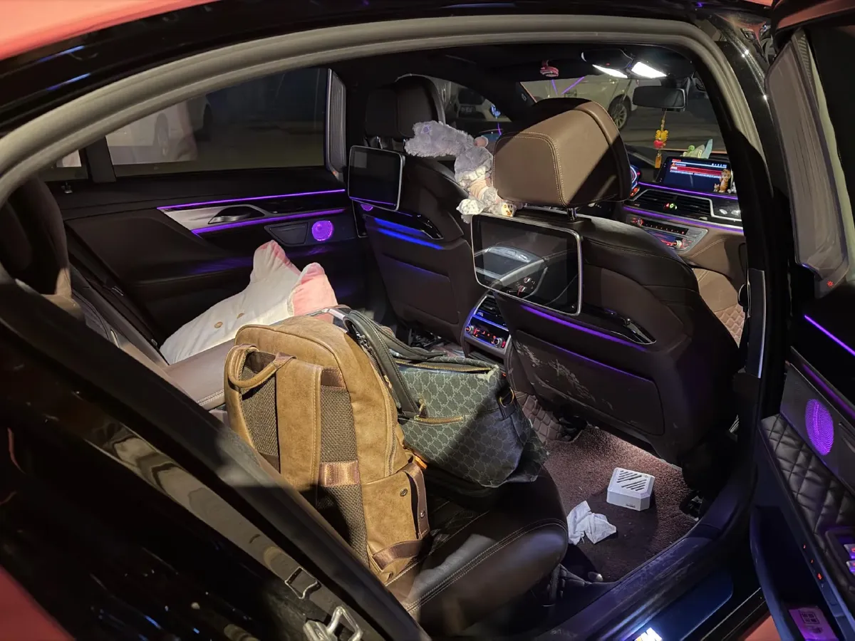 2019 BMW 7 Series 3.0T 340HP L6 8AT,autocango,china used car exporter,china ev exporter,chinese used car exporter,chinese used ev exporter