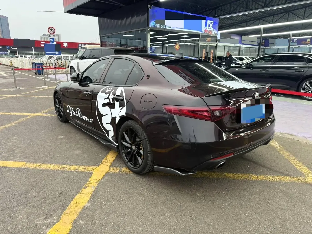 2017 Alfa Romeo Giulia 2.0T 280HP L4 8AT,autocango,china used car exporter,china ev exporter,chinese used car exporter,chinese used ev exporter