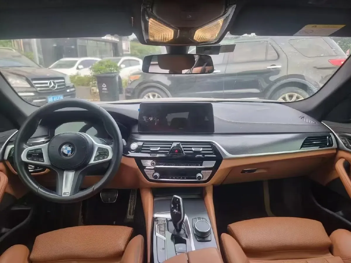 2022 BMW 5 Series 2.0T 184HP L4 8AT,autocango,china used car exporter,china ev exporter,chinese used car exporter,chinese used ev exporter