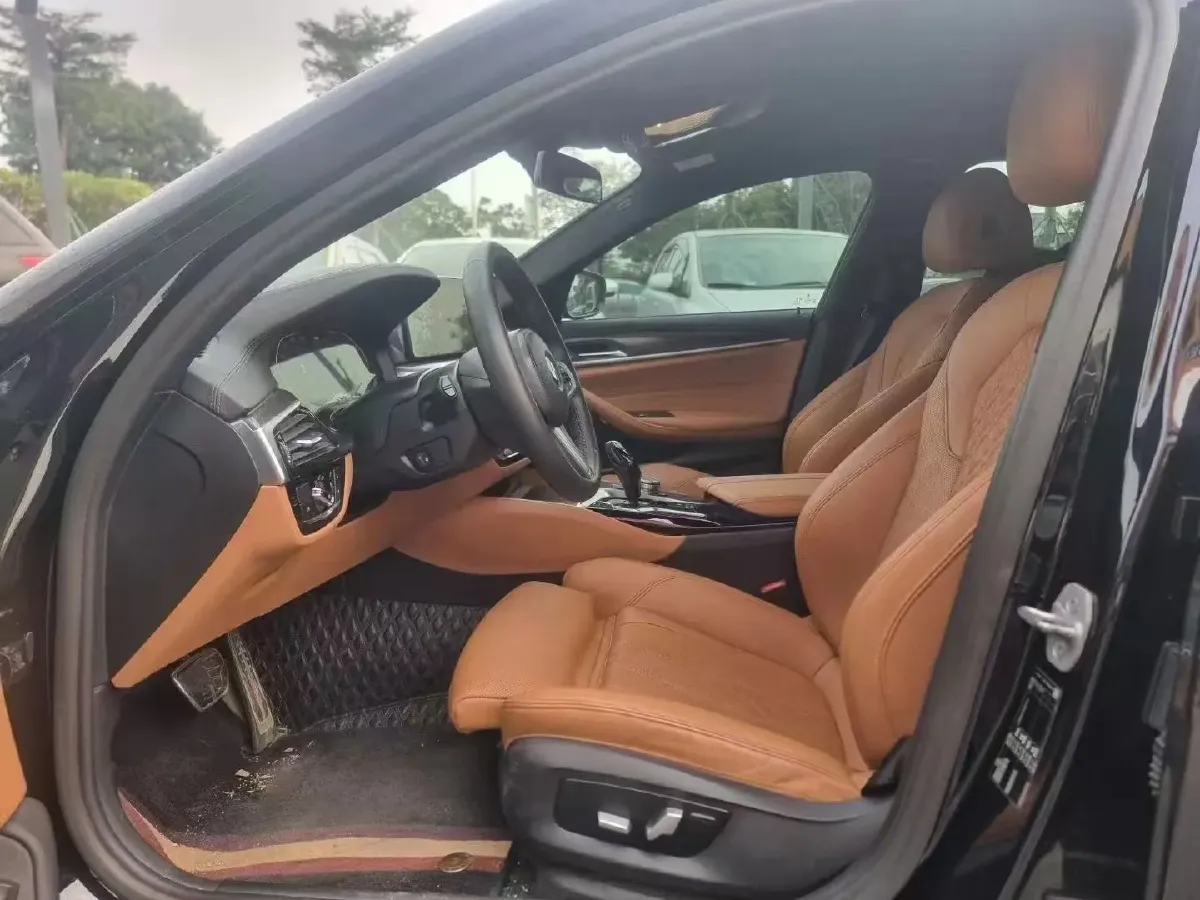 2022 BMW 5 Series 2.0T 184HP L4 8AT,autocango,china used car exporter,china ev exporter,chinese used car exporter,chinese used ev exporter