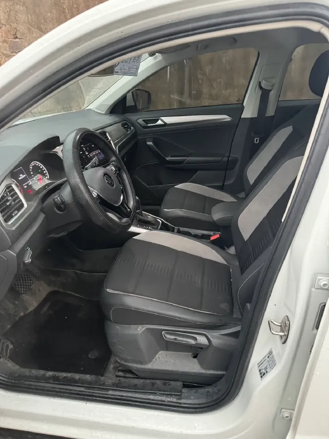 2020 Volkswagen T-Roc 1.4T 150HP L4 7DCT,autocango,china used car exporter,china ev exporter,chinese used car exporter,chinese used ev exporter