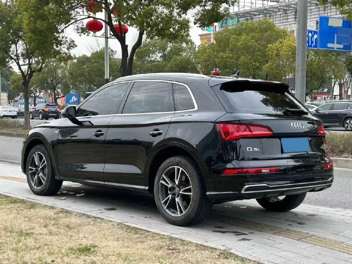 2020 Audi Q5L 2.0T 190HP L4 7DCT,autocango,china used car exporter,china ev exporter,chinese used car exporter,chinese used ev exporter